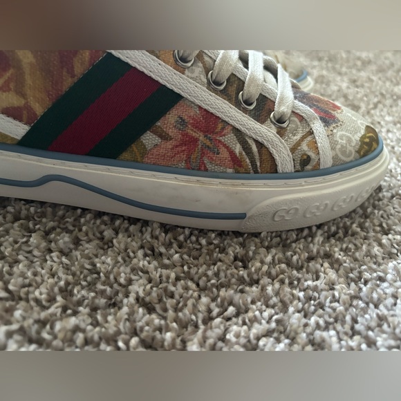 Women’s Gucci Sneakers - Picture 4 of 9